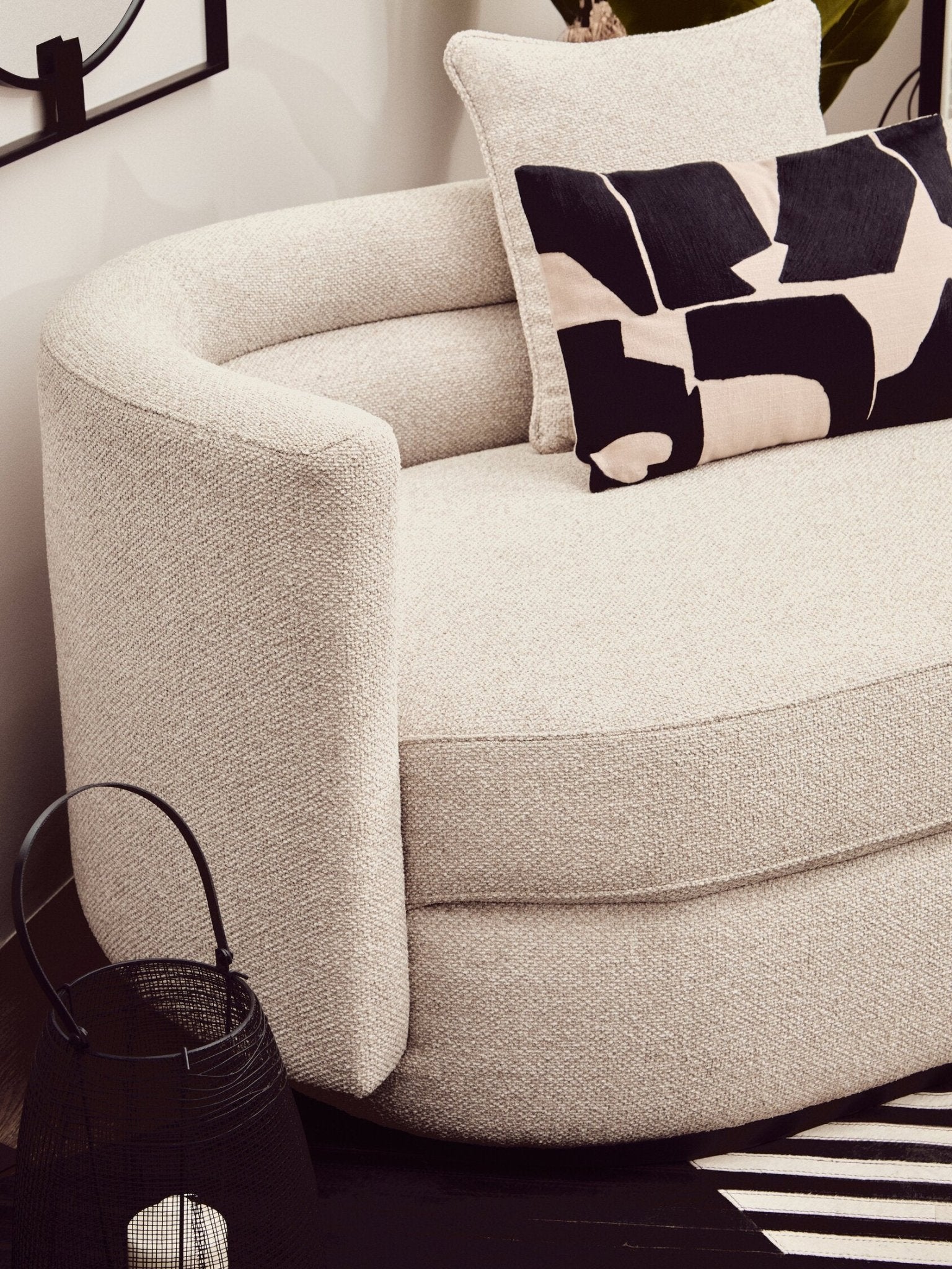 Oratino Ivory Linen 3 Seater Curved Sofa | Luxury Home Accessories | Heulog Glow