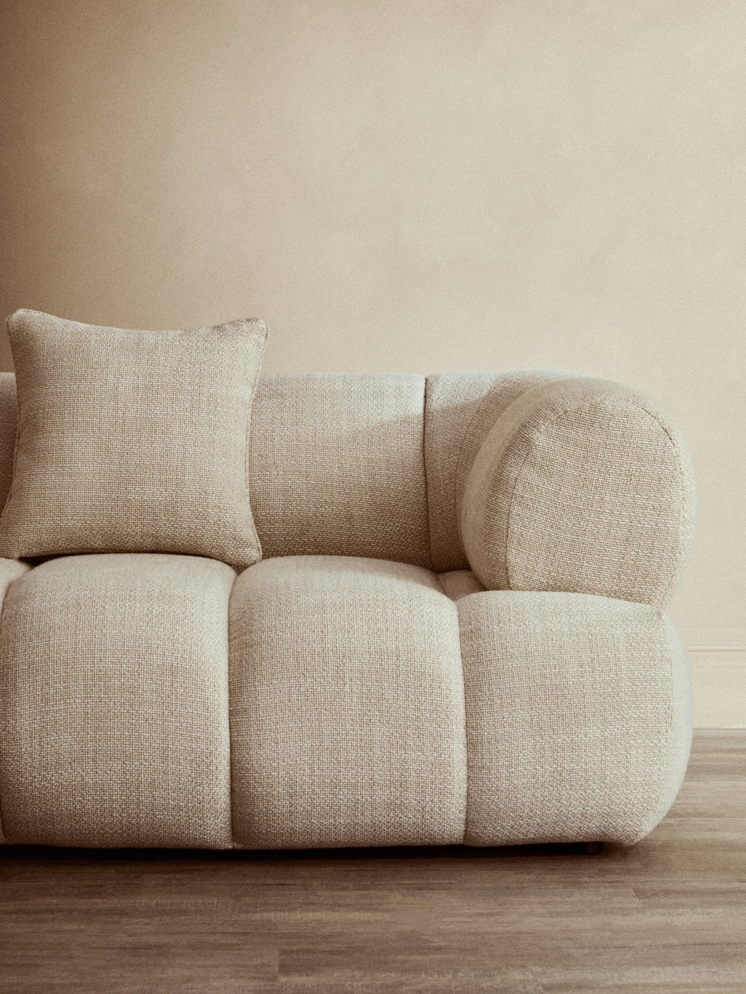 Ordona Cream Linen 3 Seater Curved Sofa | Luxury Home Accessories | Heulog Glow