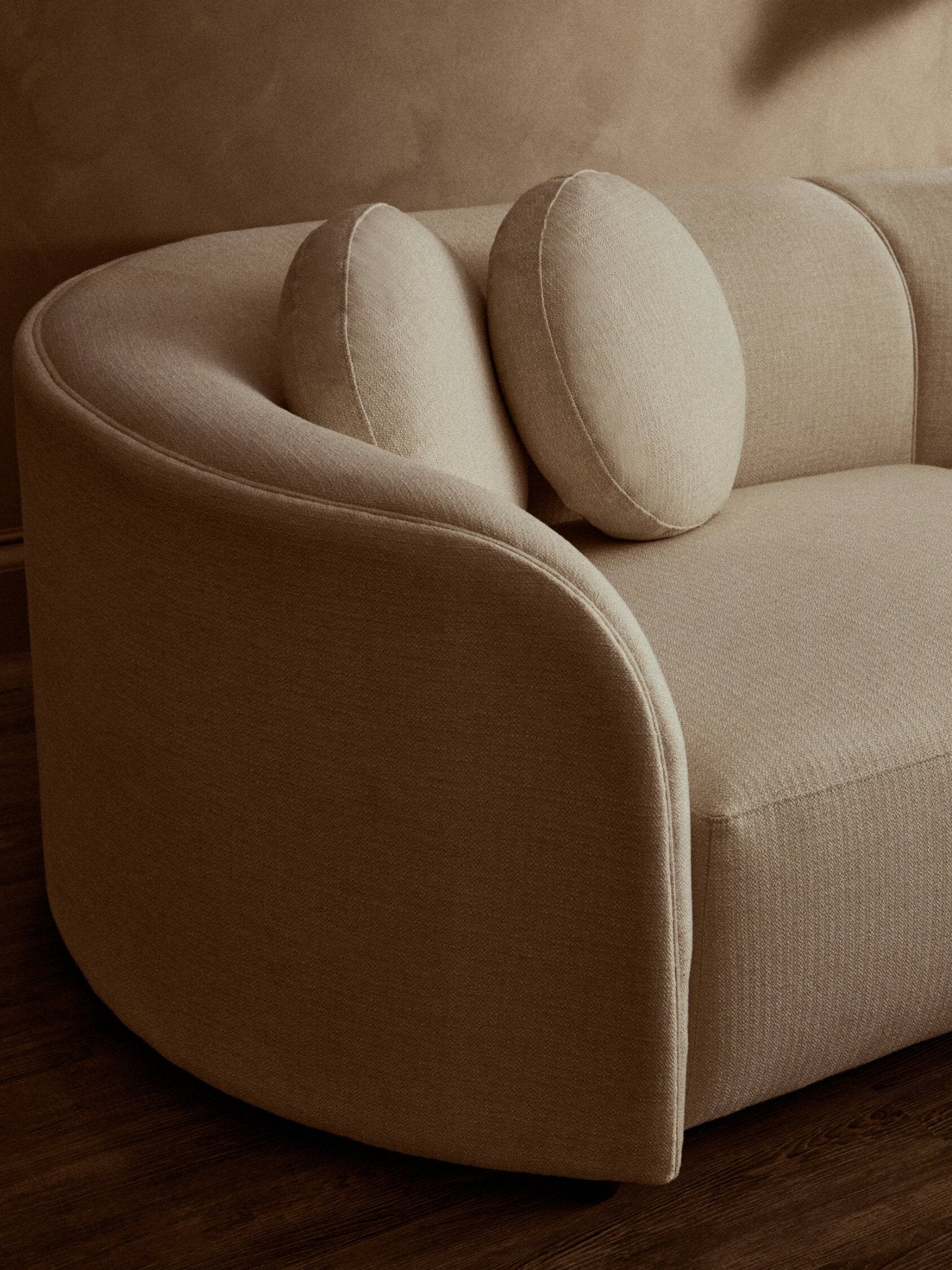 Ovada Cream Linen 3 Seater Curved Sofa | Luxury Home Accessories | Heulog Glow