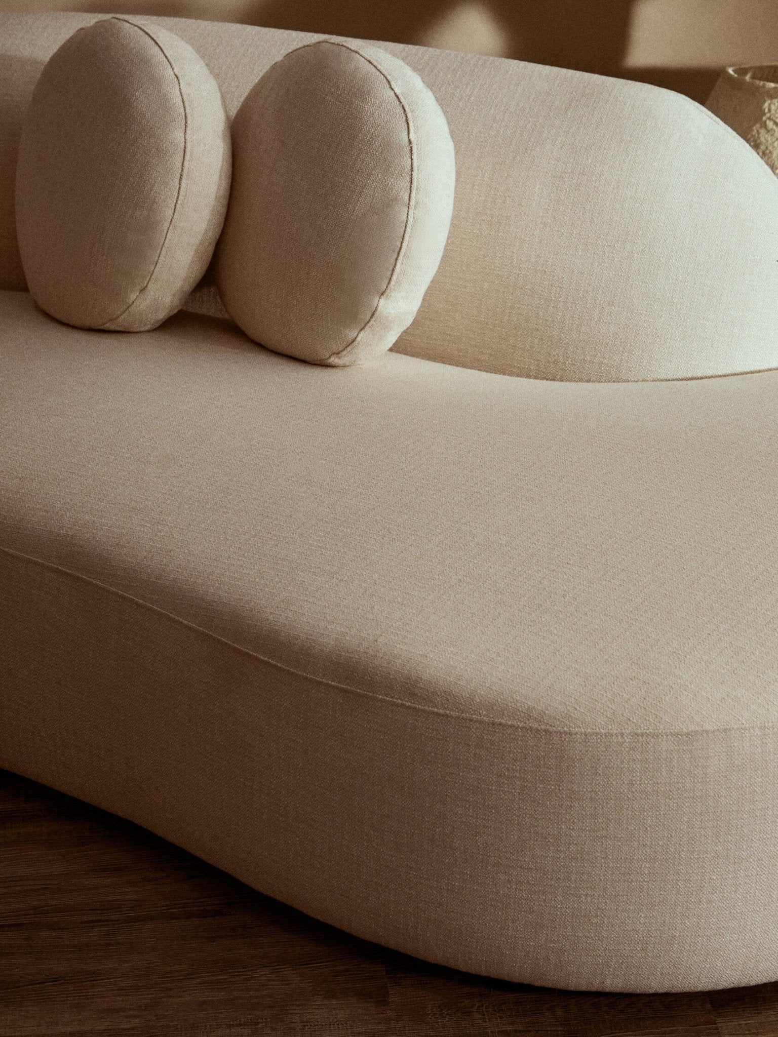 Ovada Cream Linen 3 Seater Curved Sofa | Luxury Home Accessories | Heulog Glow