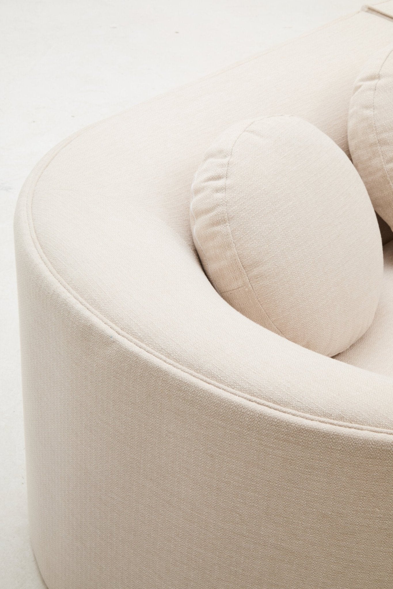 Ovada Cream Linen 3 Seater Curved Sofa | Luxury Home Accessories | Heulog Glow