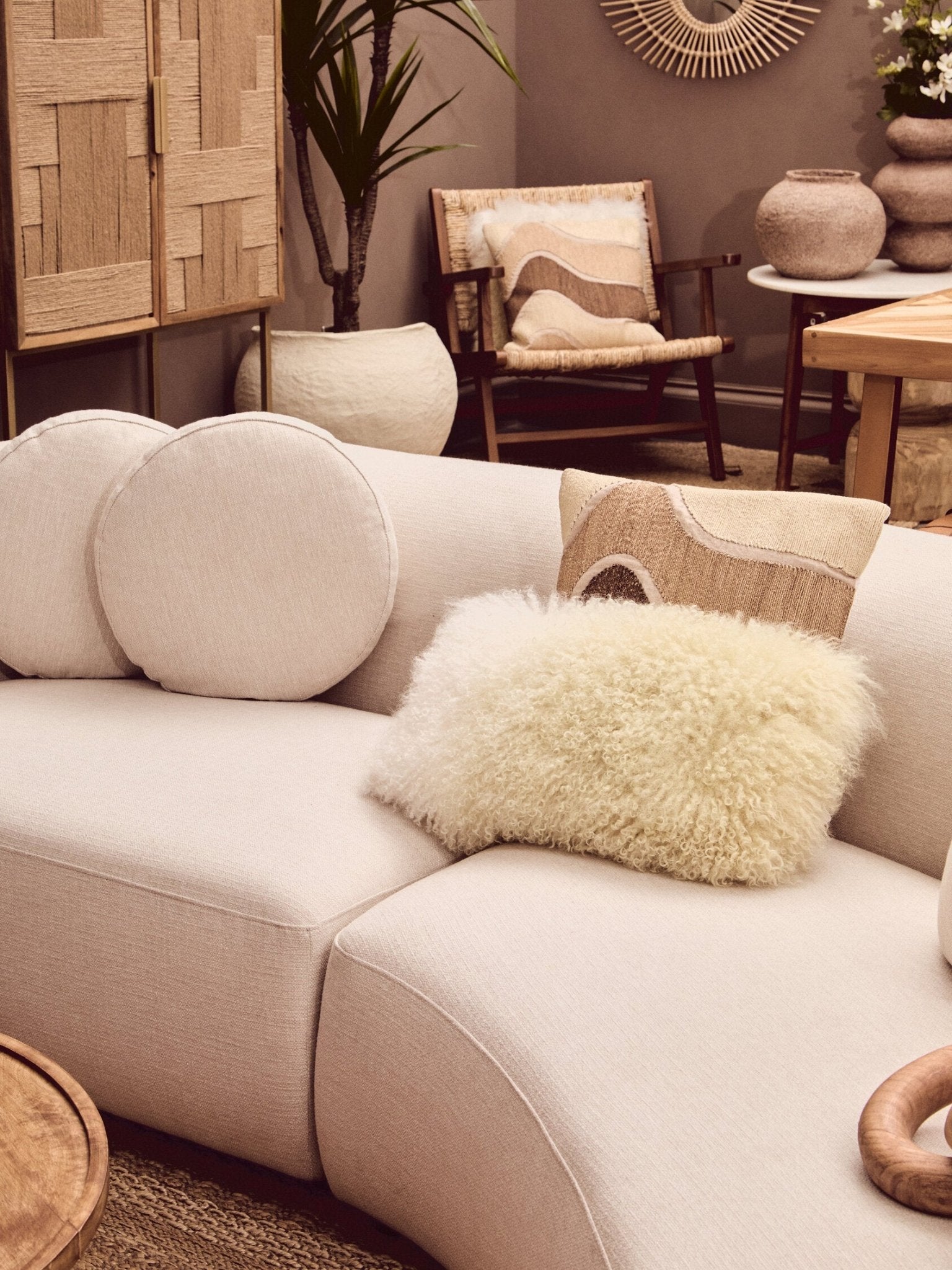 Ovada Cream Linen 3 Seater Curved Sofa | Luxury Home Accessories | Heulog Glow