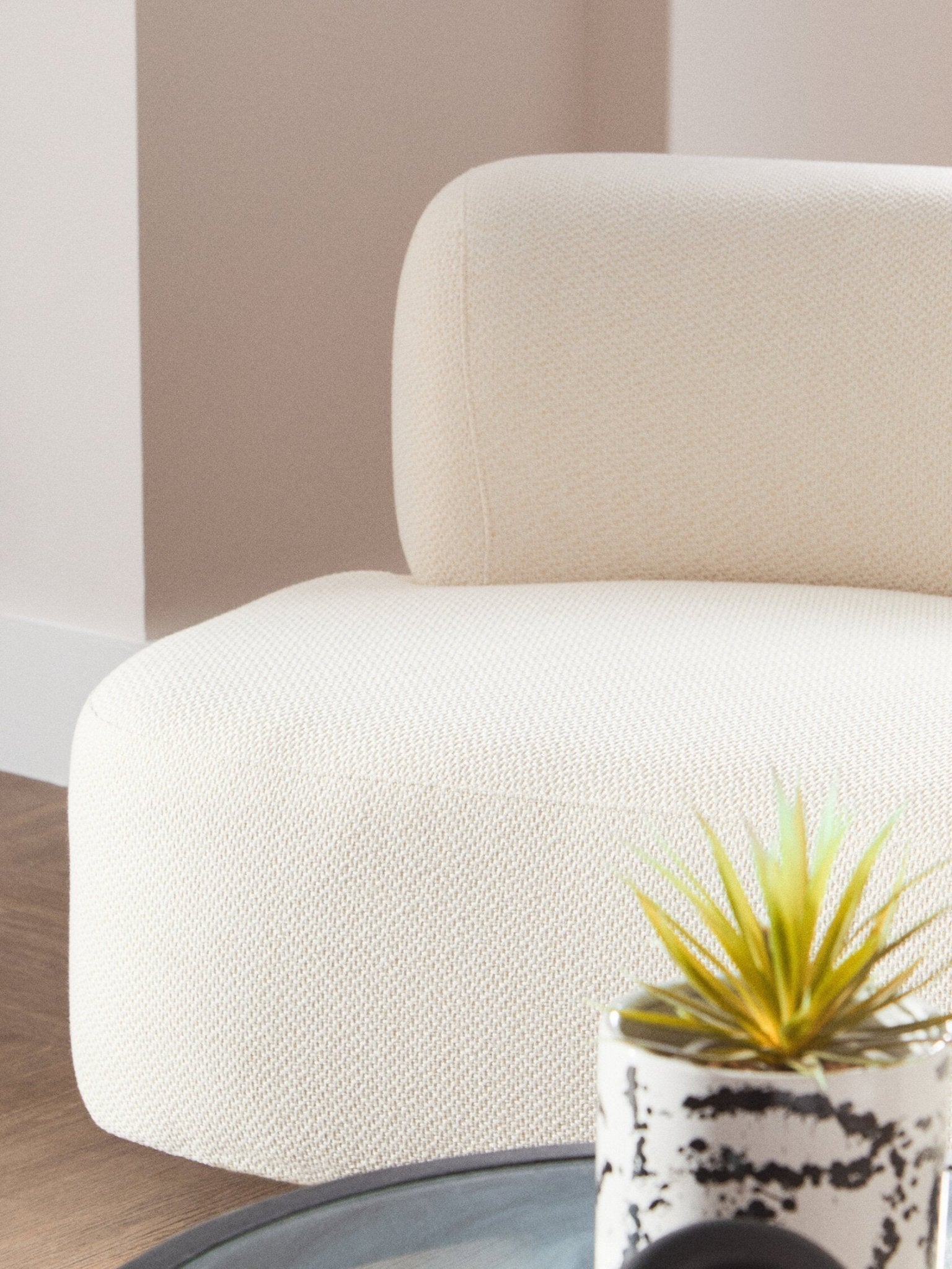 Ozzano Cream Linen 3 Seater Sofa | Luxury Home Accessories | Heulog Glow