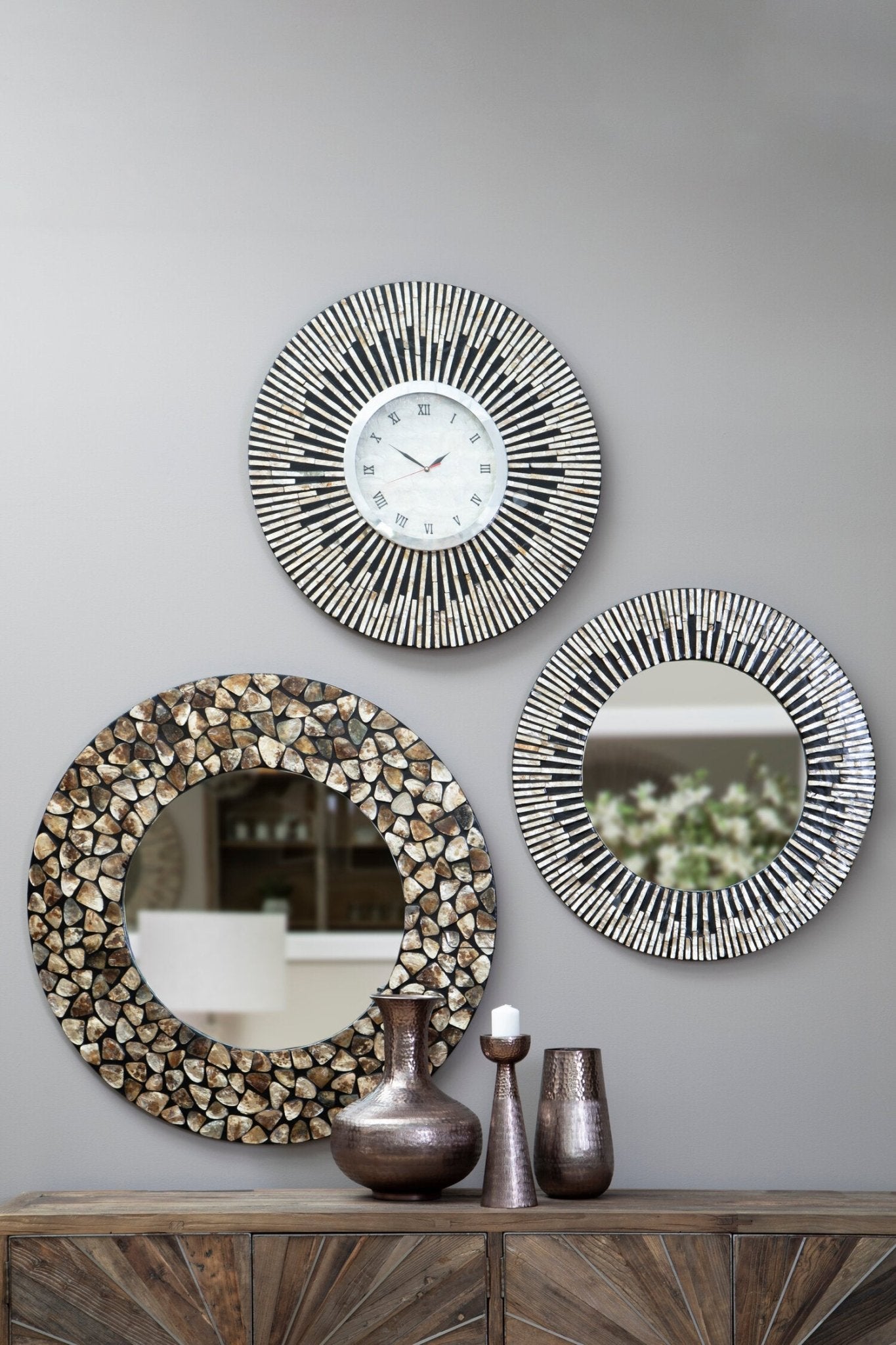 Palu Round Black Wall Mirror with Seashell Inlay | Luxury Home Accessories | Heulog Glow
