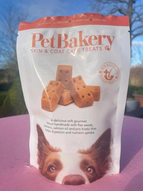 Pet Bakery Skin & Coat Treats 100gx8 | Luxury Home Accessories | Heulog Glow