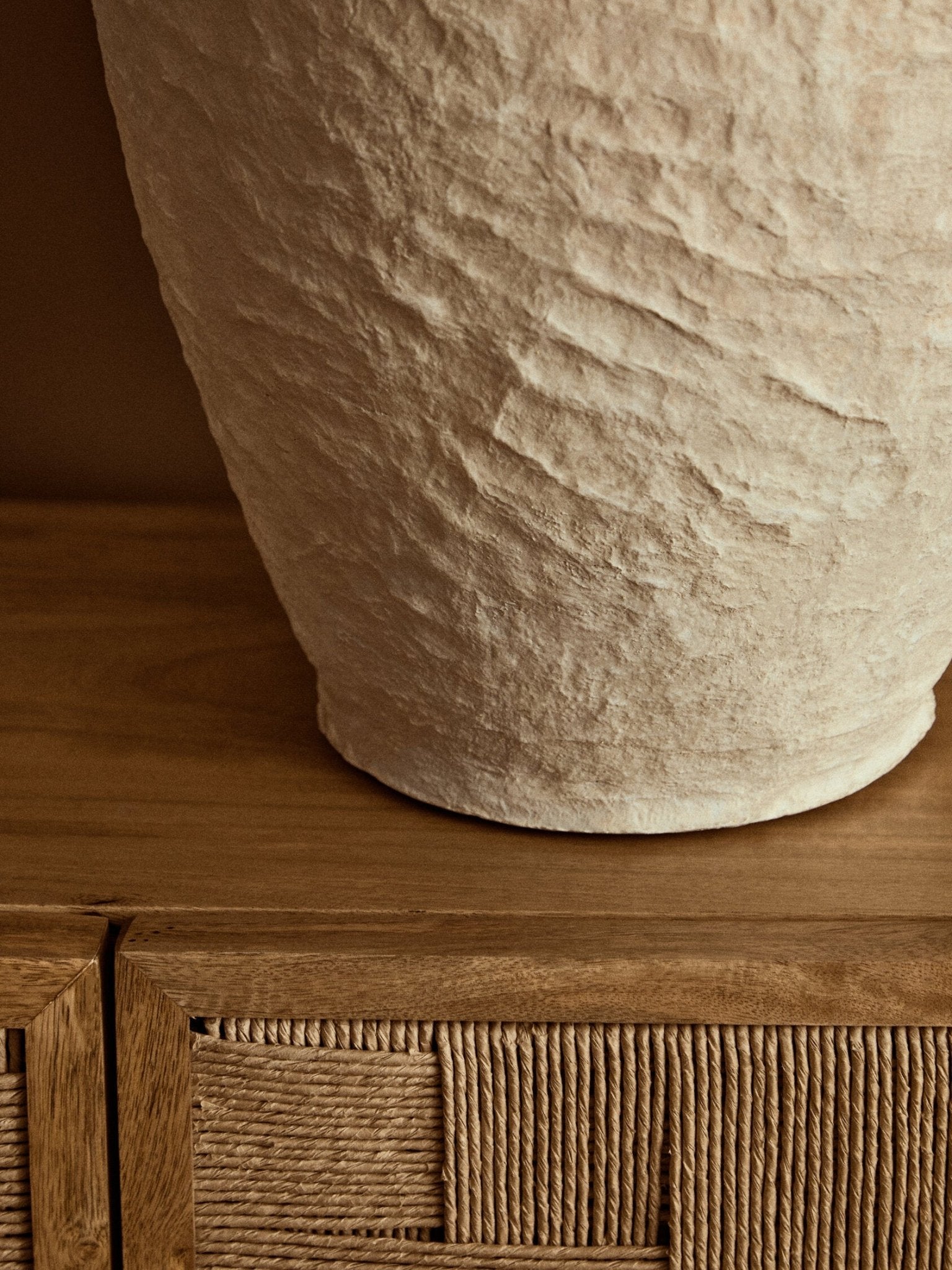 Sanai Cotton Mache Large Vase With Decorative Handles | Luxury Home Accessories | Heulog Glow