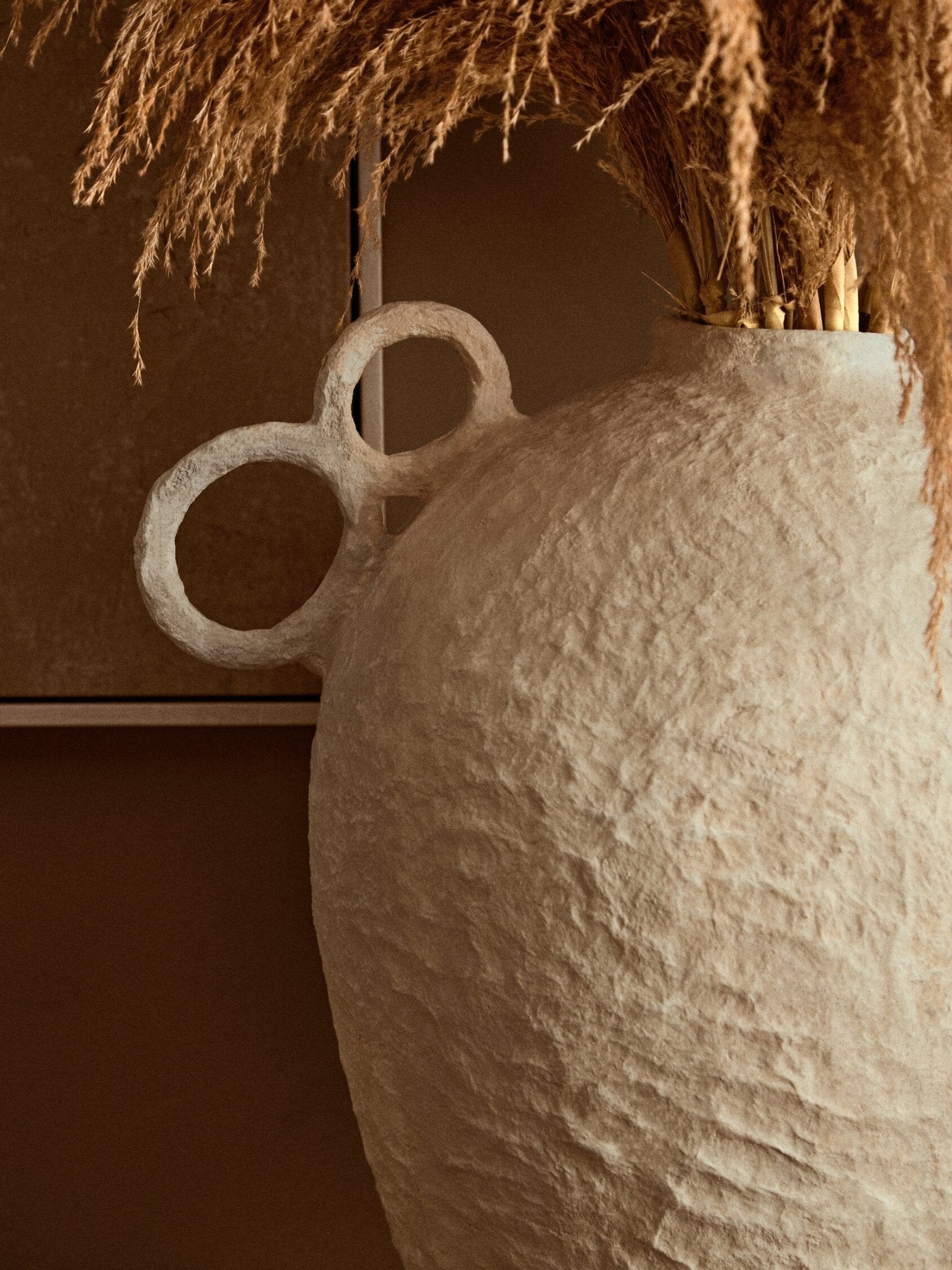 Sanai Cotton Mache Large Vase With Decorative Handles | Luxury Home Accessories | Heulog Glow