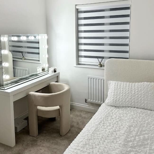 Scarlett Large Hollywood Mirror 100x70cm | Luxury Home Accessories | Heulog Glow