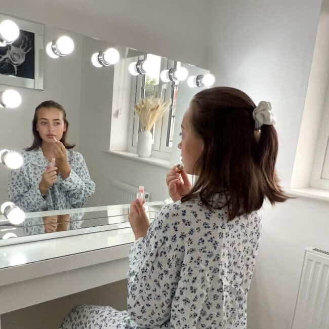 Scarlett Large Hollywood Mirror 100x70cm | Luxury Home Accessories | Heulog Glow
