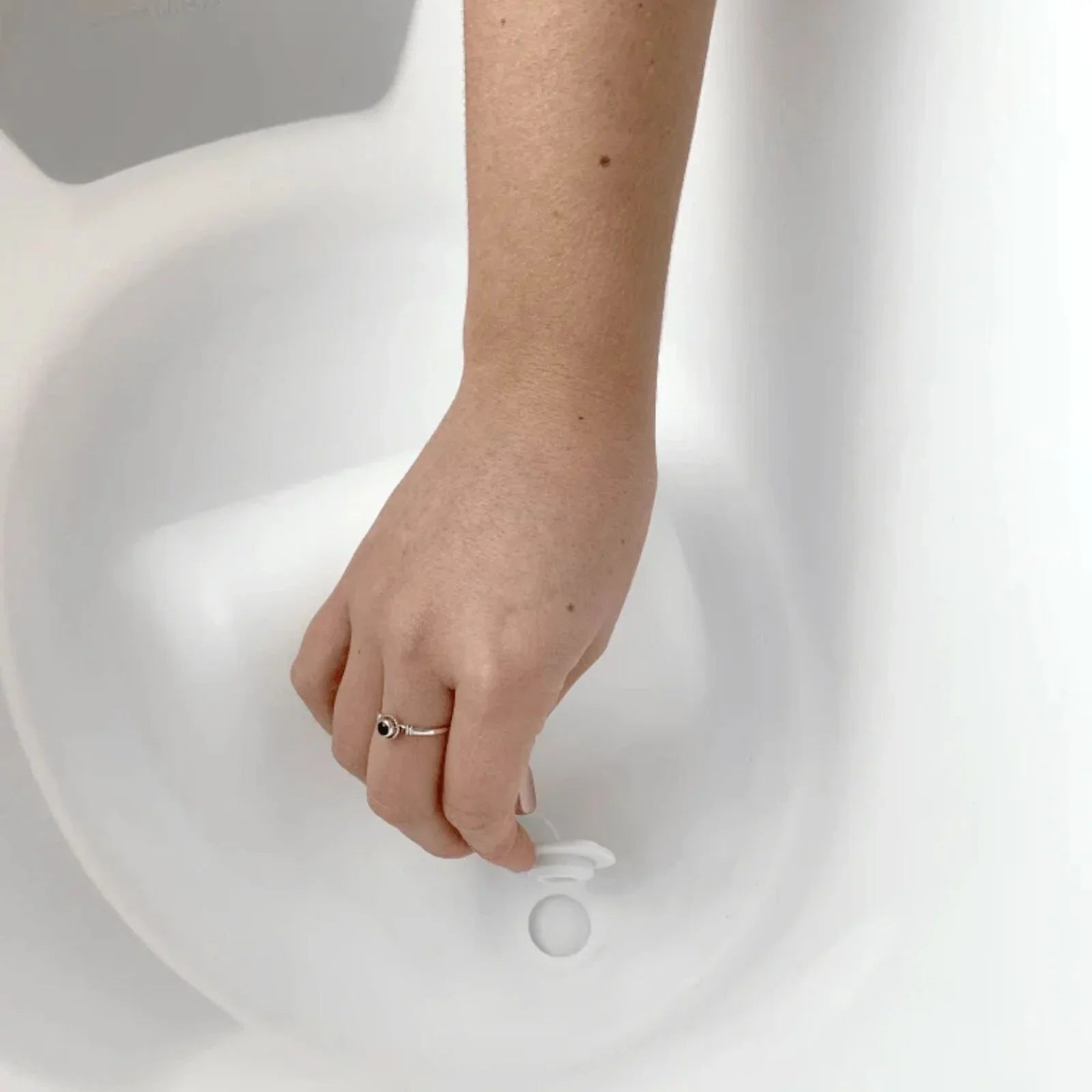 Shnuggle Newborn Baby Bath with Plug - Taupe | Luxury Home Accessories | Heulog Glow