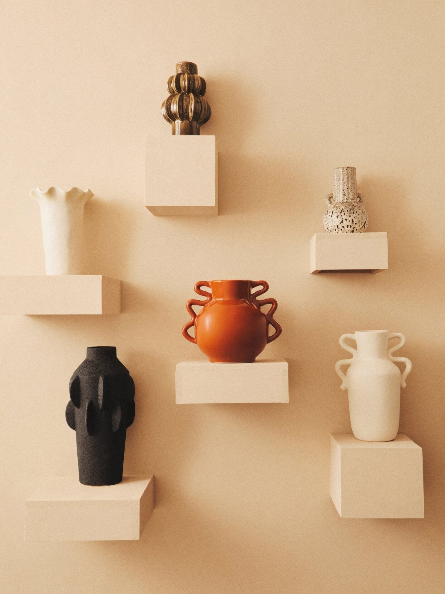 Sidra Large Black Textured Vase | Luxury Home Accessories | Heulog Glow