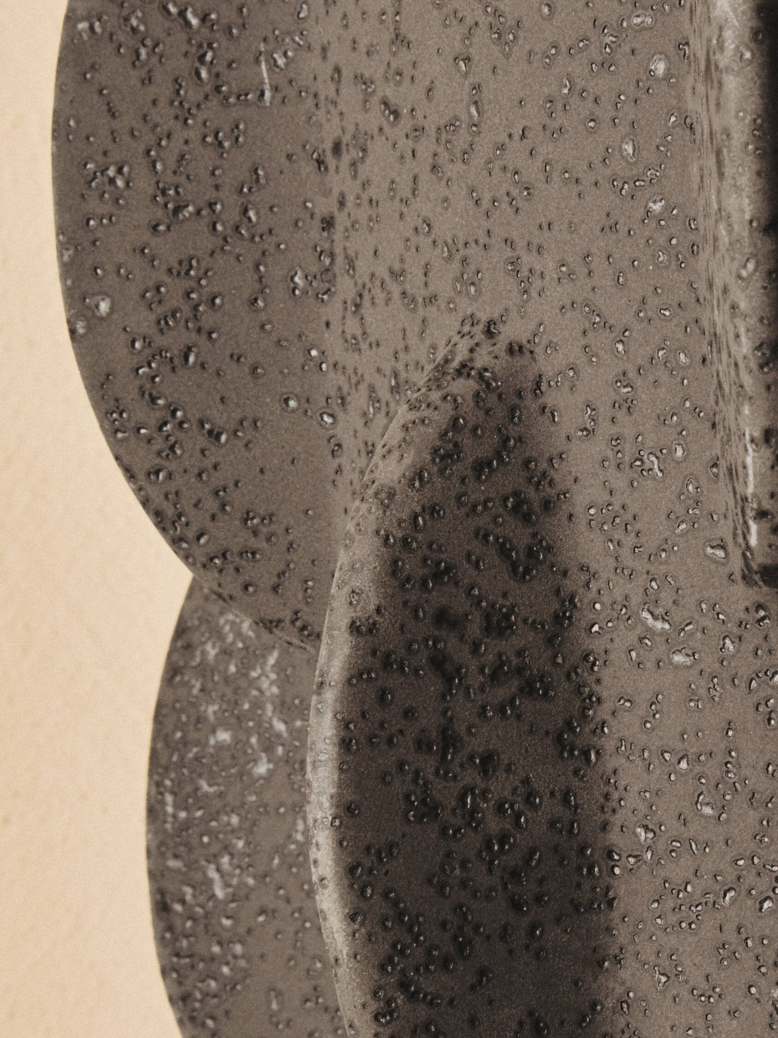 Sidra Large Black Textured Vase | Luxury Home Accessories | Heulog Glow