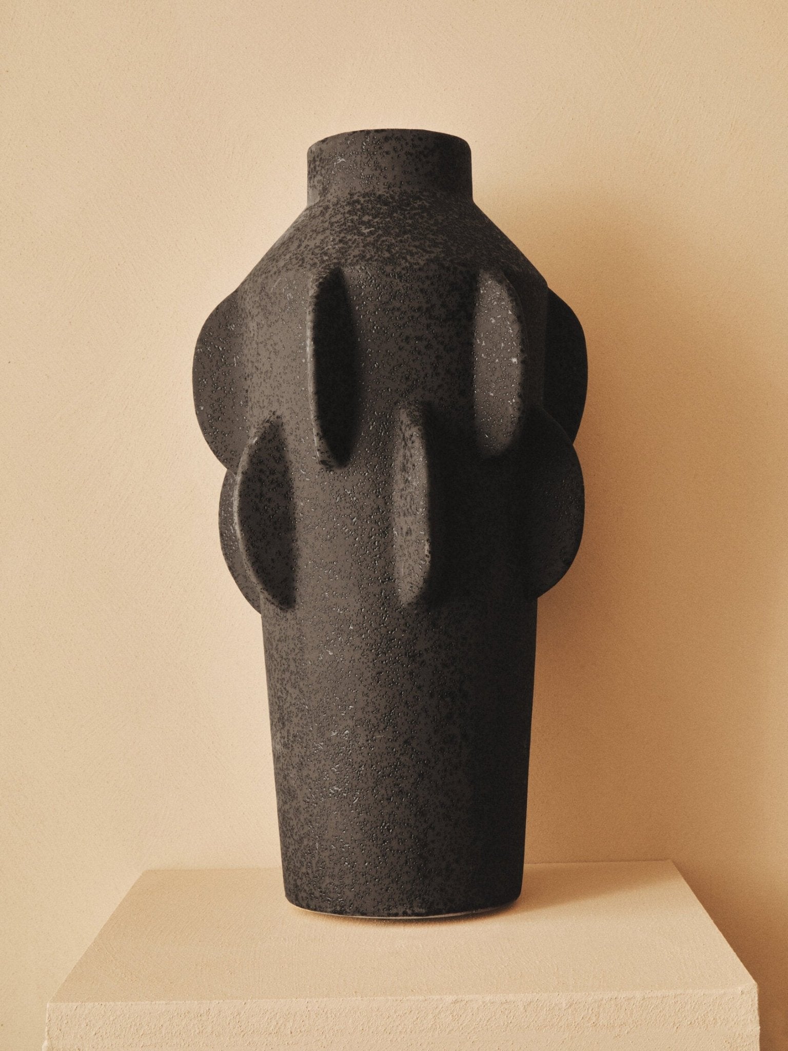 Sidra Large Black Textured Vase | Luxury Home Accessories | Heulog Glow