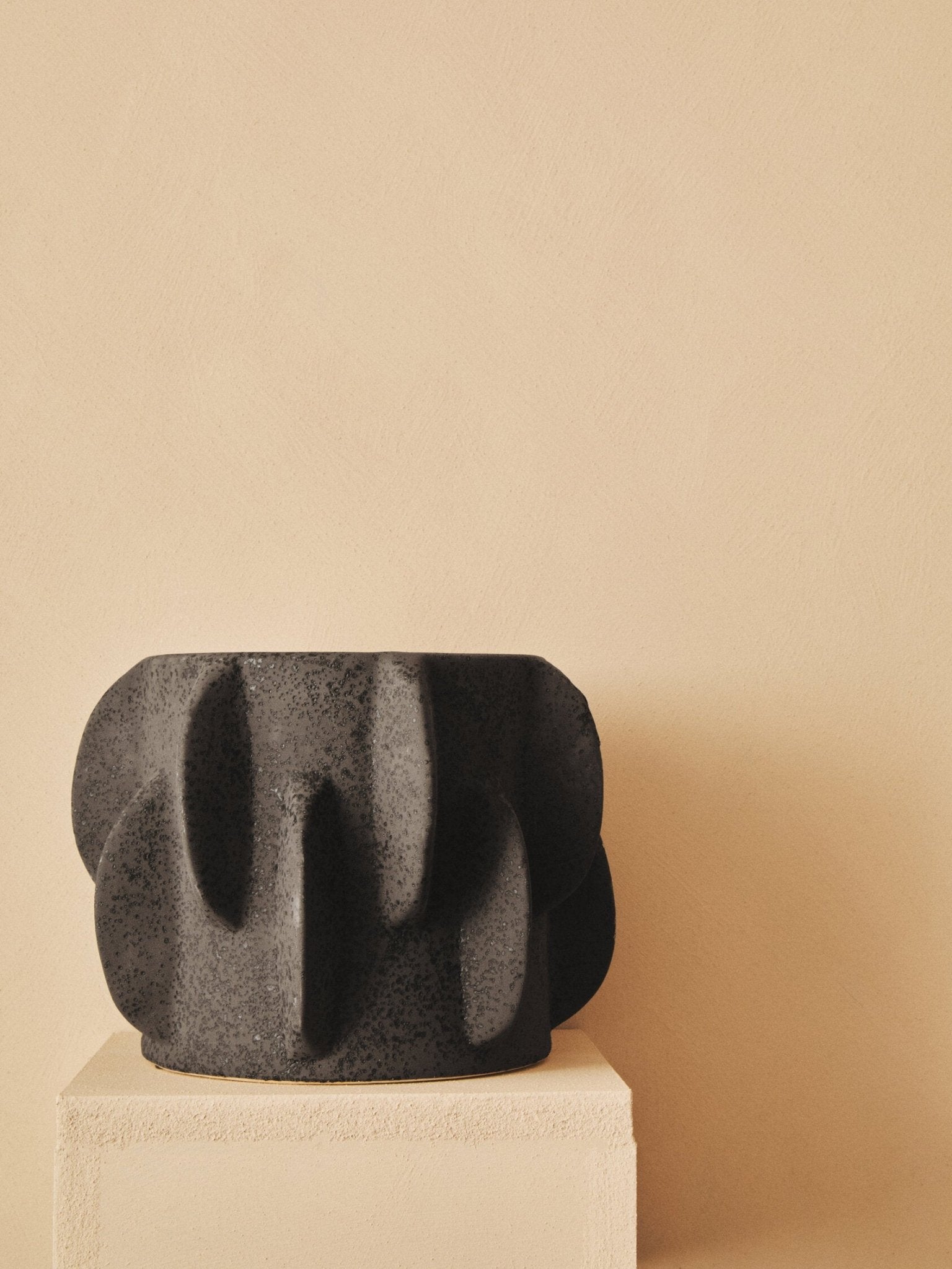 Sidra Small Black Textured Planter | Luxury Home Accessories | Heulog Glow