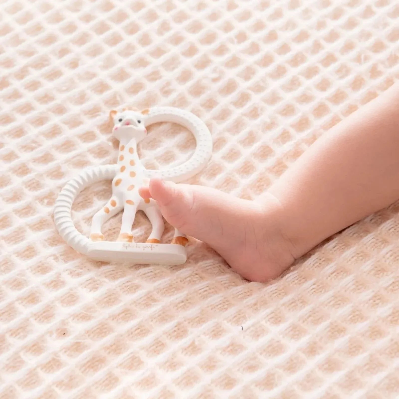 Sophie La Girafe Teething Ring | Luxury Home Accessories | Heulog Glow