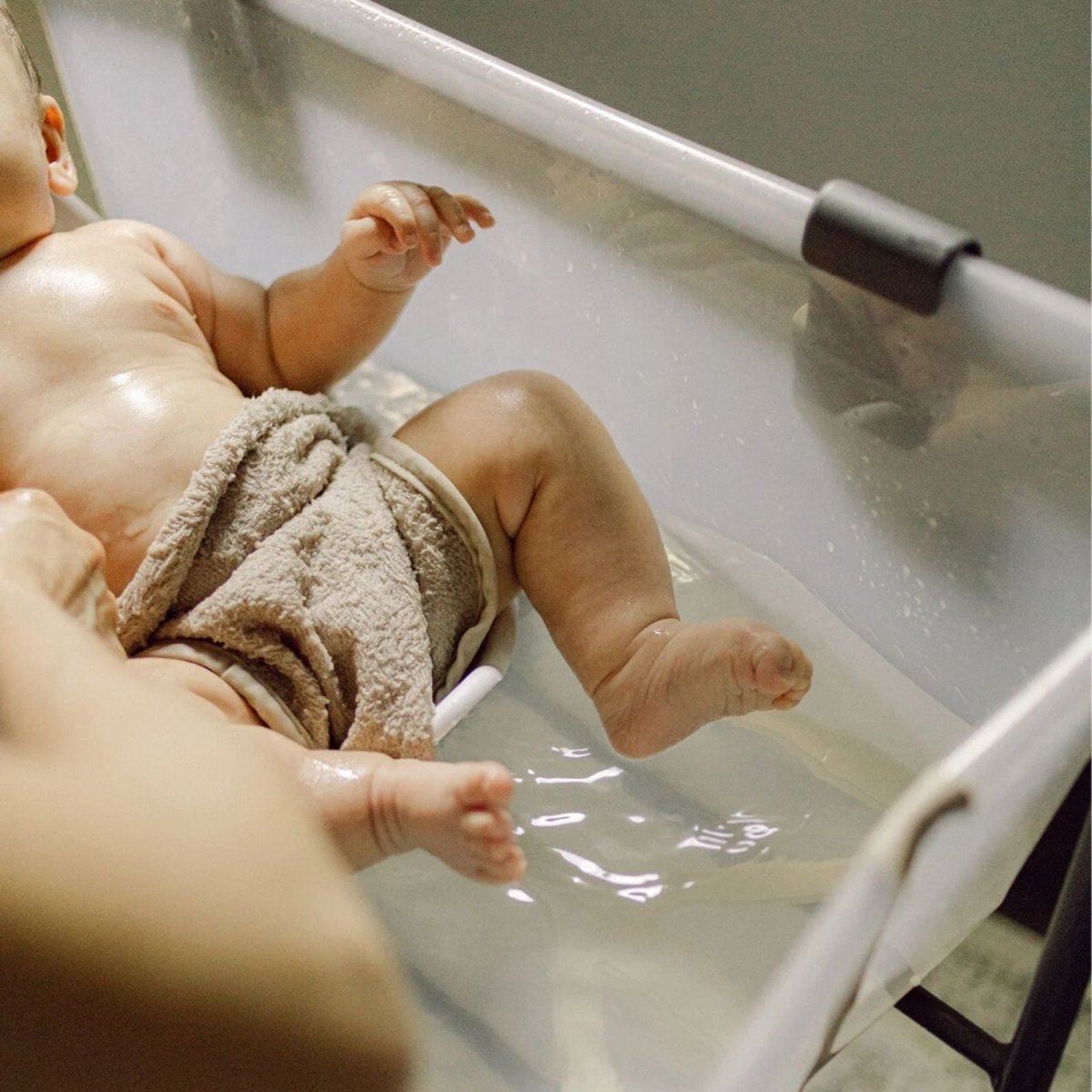 Stokke Flexi Bath Baby Bath & Flexi Bath Newborn Support Bundle - Ocean Blue | Luxury Home Accessories | Heulog Glow