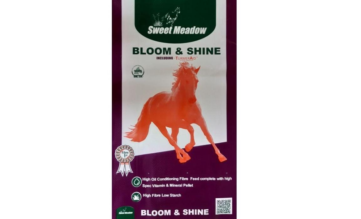 Sweet Meadow Bloom & Shine Chaff + TurmerAid 15kg | Luxury Home Accessories | Heulog Glow