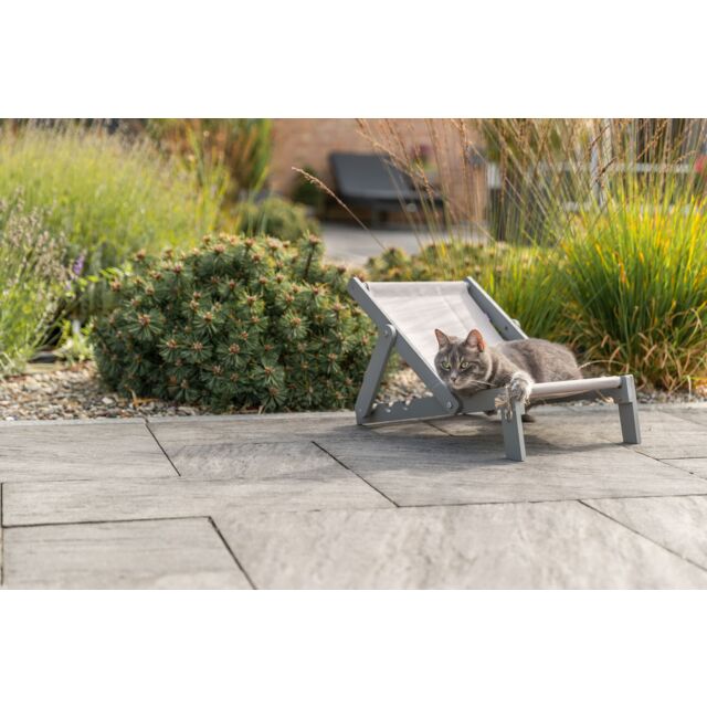 Trixie Outdoor beach chair for cats | Luxury Home Accessories | Heulog Glow