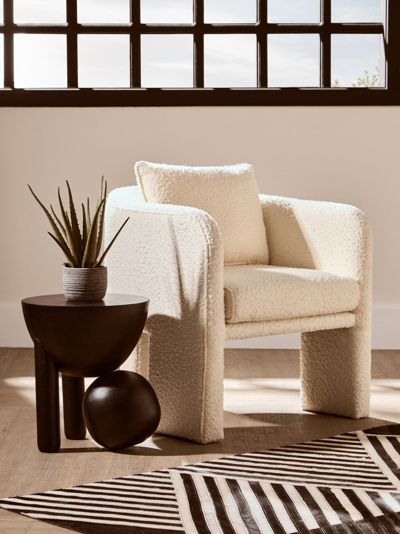 Walsa Black Finish Mango Wood Ball Detail Side Table | Luxury Home Accessories | Heulog Glow